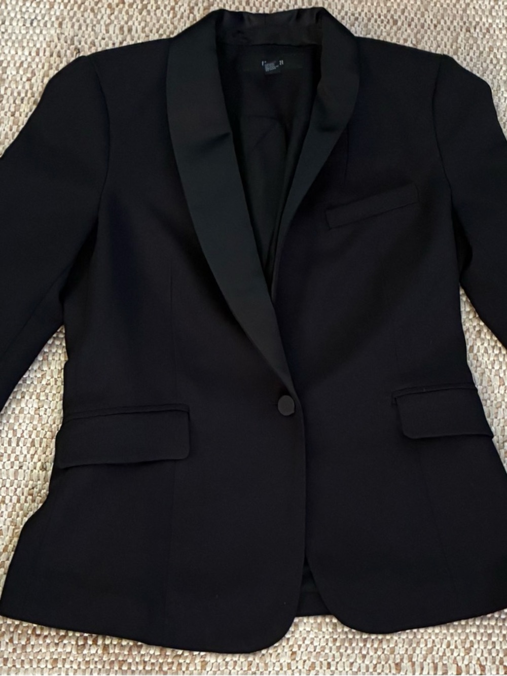 EUC Forever 21 Black Tailored Blazer Women's Medium Classic Career Office Work - Picture 3 of 13